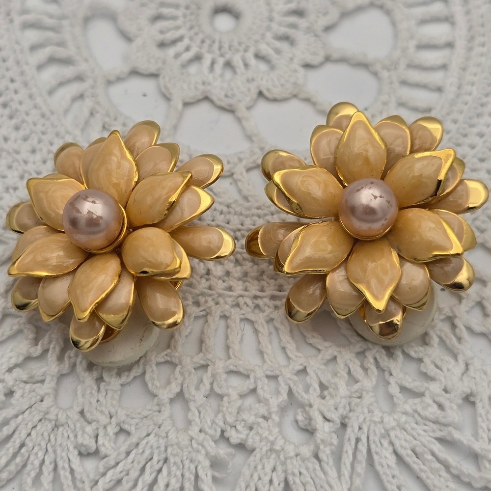 Joan Rivers Vintage Cream Enamel Flower Faux Pearl Clip On Earrings Gold Tone